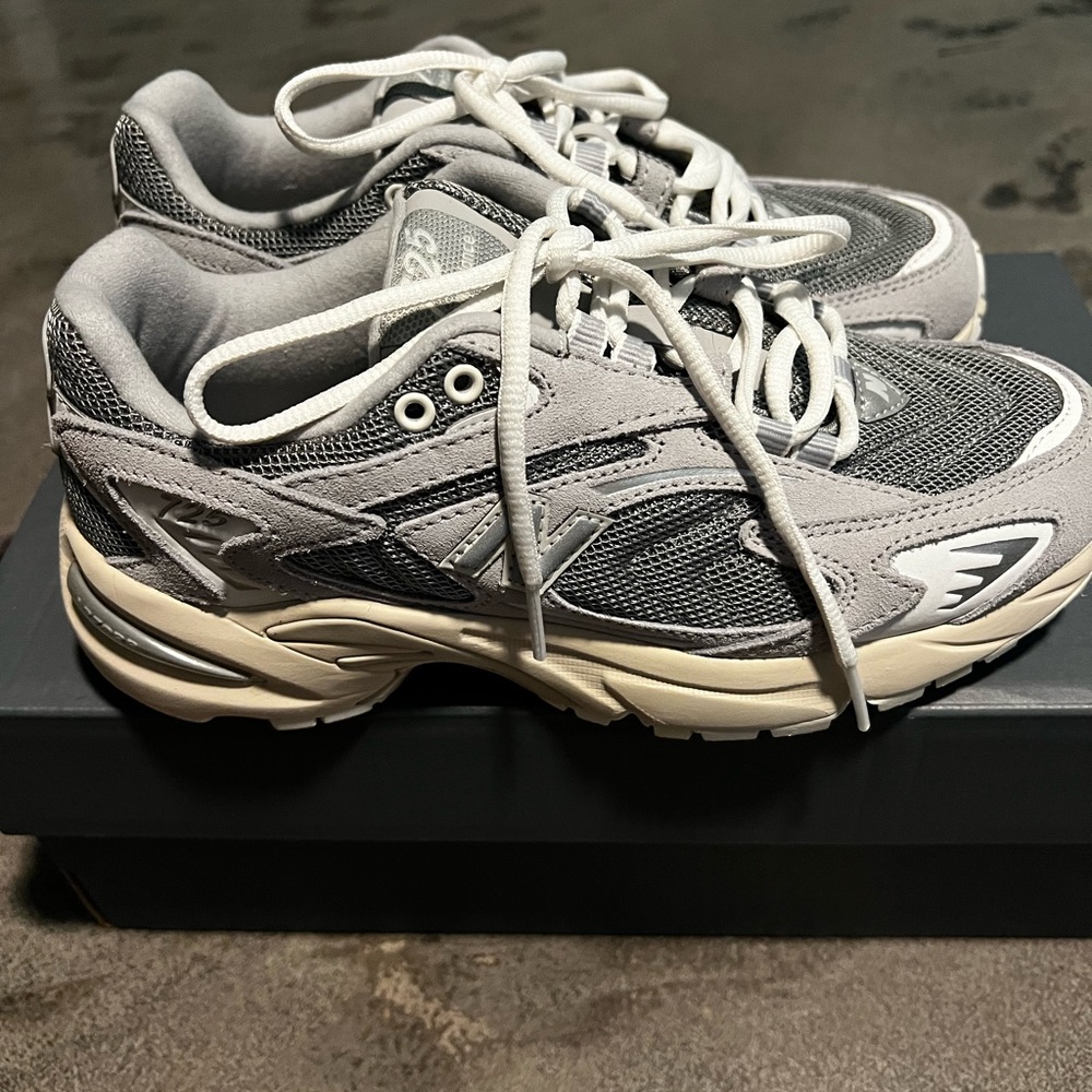 New Balance Gray and Cream Sneakers 725
